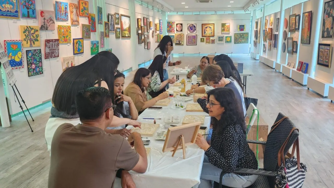 From Canvas to Boardroom: How Corporate Art Workshops Build Team Bonding and Innovation