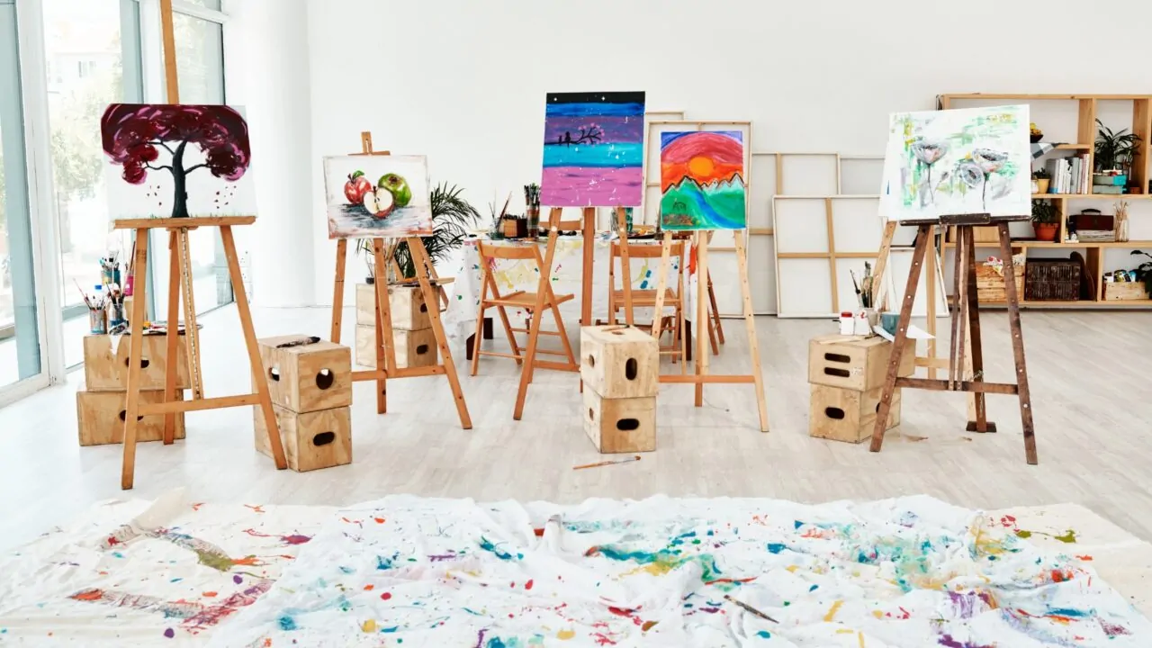 How to Choose an Art Class for Your Child: 8 Questions Parents Should Ask